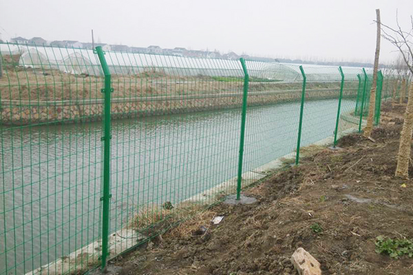 水库防护围栏