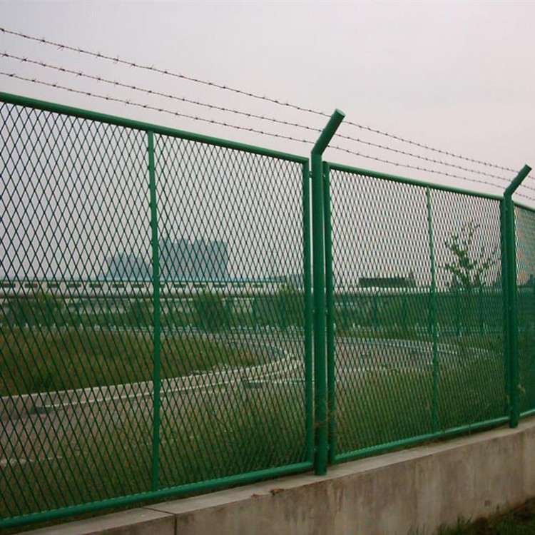 钢板网防护围栏